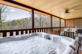 Cozy Sevierville Cabin with Hot Tub, Mountain Views! - Sevierville - 9