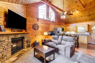 Cozy Sevierville Cabin with Hot Tub, Mountain Views! - Sevierville - 8