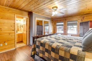 Cozy Sevierville Cabin with Hot Tub, Mountain Views! - Sevierville - 1