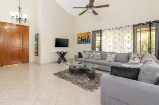 Luxe Comfort 8 Bedroom Villa with Private Pool & Entertainment - Sosúa - 3