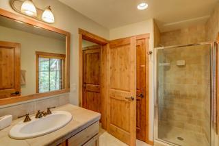 Tamarack Ski Resort Townhome - Elegant couple's retreat - Path to chairlift - Golf - Donnelly - 3