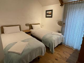 Trengothal Barn - Porthcurno - 3