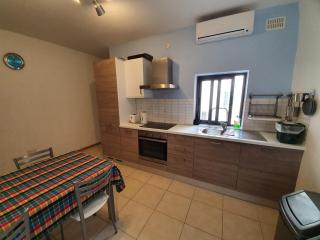 Cosy Close to Seafront A/C & Free W-IFI - St Paul's Bay - 5