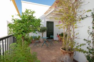 Lovely house in peaceful courtyard - 9