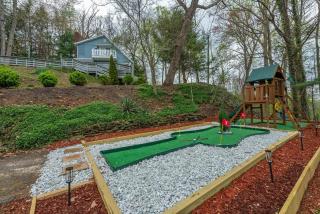 Game Room & Mini Golf Hot Tub Fire Pit - Arden - 6
