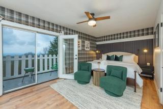 Game Room & Mini Golf Hot Tub Fire Pit - Arden - 5