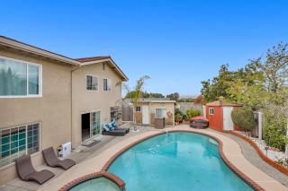 Colorful and Cozy Haven with Heated Pool - Rodeo - 9