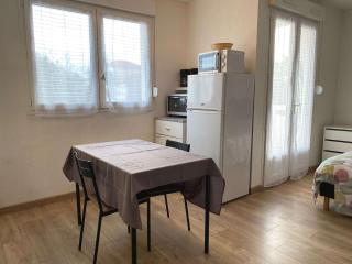 Studio rénové avec balcon, proche commerces, wifi et cellier privatif - Balaruc-les-Bains. - FR-1-553-13 - Balaruc-les-Bains - 7