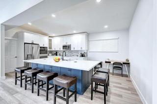 Walk to Beach Luxury 4BR & 4BA Villa Hollywood Lakes - 3