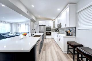 Walk to Beach Luxury 4BR & 4BA Villa Hollywood Lakes - Hollywood - 0