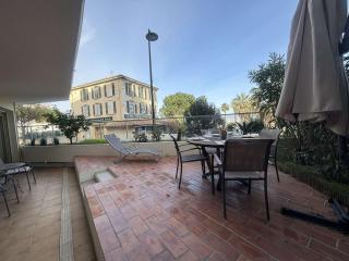 Charmant T2 avec terrasse, climatisé, centre-ville Antibes, proche mer et commerces - FR-1-252-177 - Antibes - 1