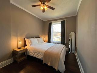 Cozy 2BR-1BA Backyard & King Bed - Soulard - 6