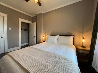 Cozy 2BR-1BA Backyard & King Bed - Soulard - 4