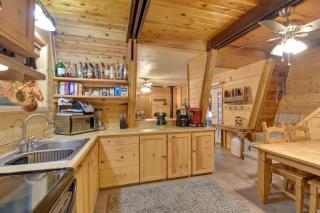 Munds Park Cabin with Furnished Deck and Fire Pit! - Munds Park - 3