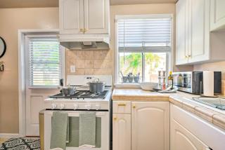 1 Mi to Dtwn Burbank Mod Gem with Private Yard - 1