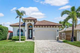 Luxe Beach Home! Perfect for the Whole Family - Naples - 1