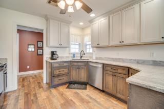 Grove Home with Spacious Yard Close to Grand Lake! - Grove - 1
