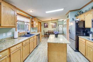 Lakefront Arkansas Home with Dock and Sunroom - Hot Springs - 2