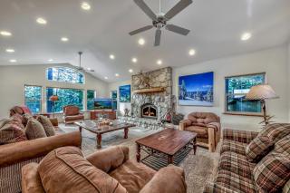 Black Bear Villa - large 4 BR 4 BA hot tub game room - South Lake Tahoe - 9