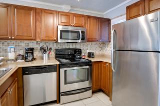 Beachy Getaway with Balcony on Hilton Head Island! - Hilton Head Island - 7
