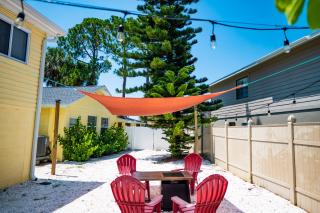 Sun-Drenched 1BR Apt - 5min walk to Beach - Clearwater Beach - 6