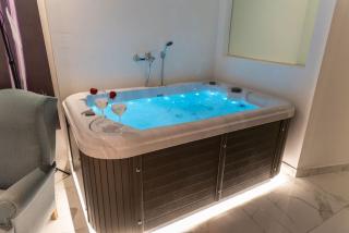 MG Sapphire Jacuzzi Premium Suite - 4