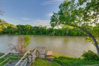 Rustic River Cabin with Dock and Covered Deck! - Waco - 0