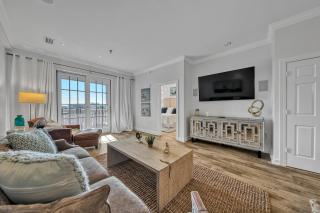 Newly renovated overlooking the Seacrest Village Pool and Beach access - 9