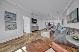Newly renovated overlooking the Seacrest Village Pool and Beach access - 8
