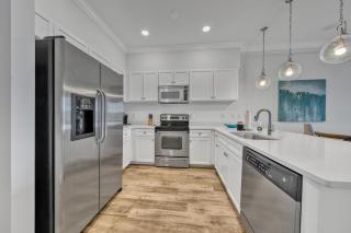 Newly renovated overlooking the Seacrest Village Pool and Beach access - Rosemary Beach - 1