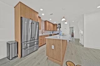 Gulf Front, Stunning Views! Newly Renovated! Dolphin Watch #1 - 2