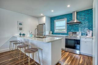 Gulf Views! Only 30 Seconds to the beach Modern Amenities Meets Vintage Charm - Inlet Beach - 5