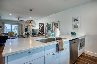 Gulf Views! Only 30 Seconds to the beach Modern Amenities Meets Vintage Charm - Inlet Beach - 1