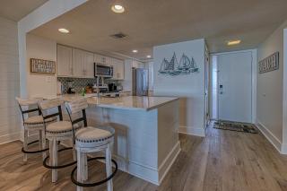 Completely Remodeled Gulf Views! Private Balcony - Destin - 2