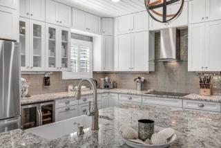Wood Beach Retreat Perfect 30A Location offering Easy Beach Access & Private Pool - Santa Rosa Beach - 3