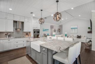 Wood Beach Retreat Perfect 30A Location offering Easy Beach Access & Private Pool - Santa Rosa Beach - 1