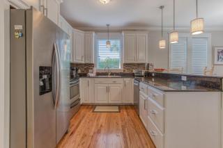 50 yards to the Seacrest lagoon Pool, Walking distance to the beach! - Rosemary Beach - 1