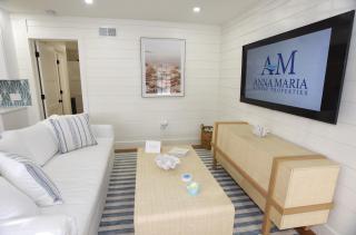 Tradewinds Cottage Completely Renovated Easy Beach & Pool Access - Bradenton Beach - 3