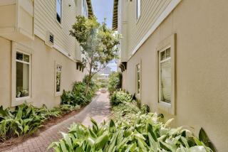 Grand Isle 203 - Beach & Pool Access Heart of Seagrove Beach! - Seagrove Beach - 2