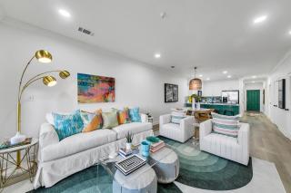 Newly Renovated Professionally Decorated Gulf Views! Pool & Beach Access - 9