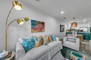Newly Renovated Professionally Decorated Gulf Views! Pool & Beach Access - 6