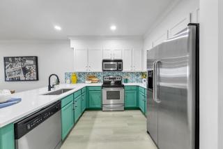 Newly Renovated Professionally Decorated Gulf Views! Pool & Beach Access - Rosemary Beach - 4