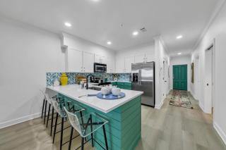 Newly Renovated Professionally Decorated Gulf Views! Pool & Beach Access - Rosemary Beach - 2