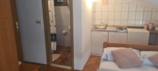 Apartments by the sea Duce, Omis - 22611 - 2