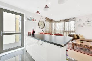 Spacious, Stylish & Secure Apartment - London - 5