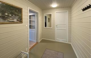 4 Bedroom Gorgeous Apartment In Hellvik - Hellvik - 3