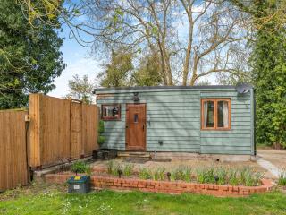 Island Lodge - Little Baddow - 1