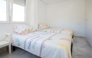 Awesome Apartment In Torrevieja - Torrevieja - 4