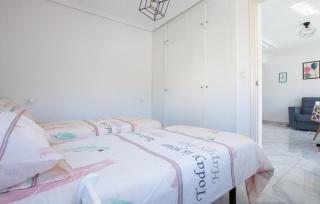 Awesome Apartment In Torrevieja - Torrevieja - 3