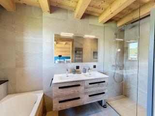 Superbe chalet neuf avec 4 chambres, terrasses, jardin et cheminée à Combloux - FR-1-560-132 - Combloux - 1